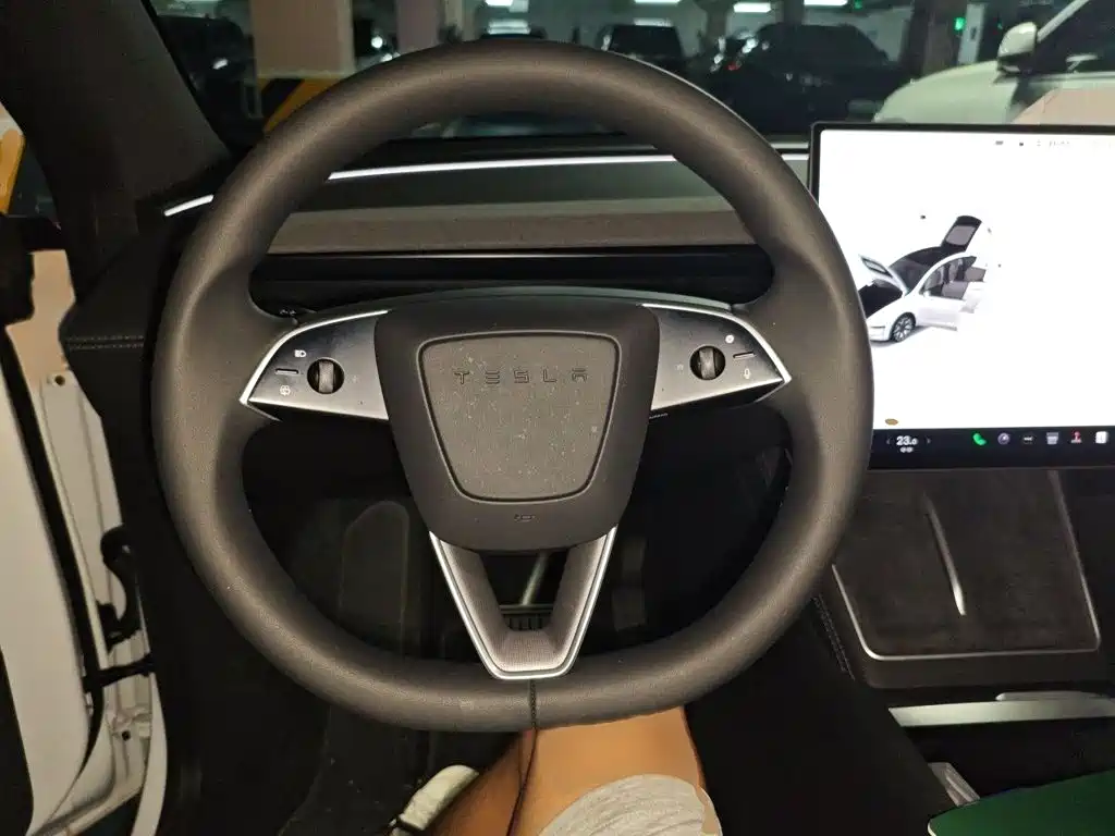 Tesla Model Y L 2025 — фото 3