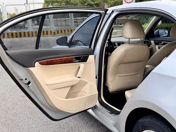 Volkswagen Lavida 2012