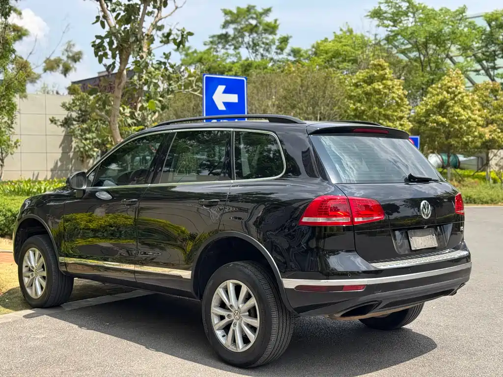 Volkswagen Touareg 2017 — фото 16