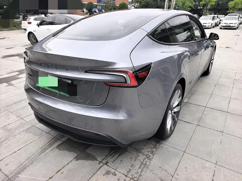 Tesla Model 3 2025 — фото 15