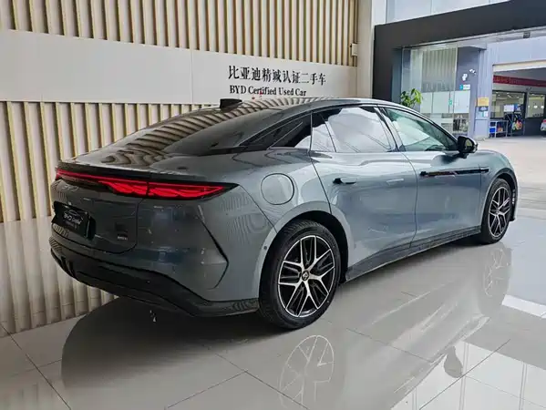 BYD Han L 2025