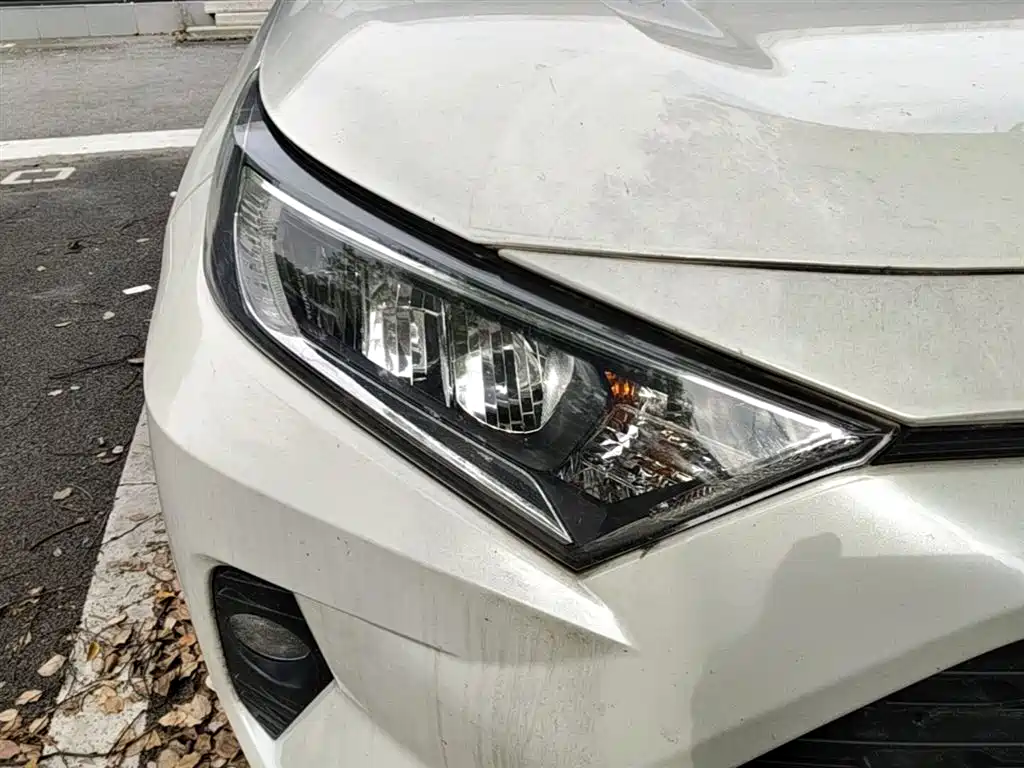 Toyota RAV4 2021 — фото 13