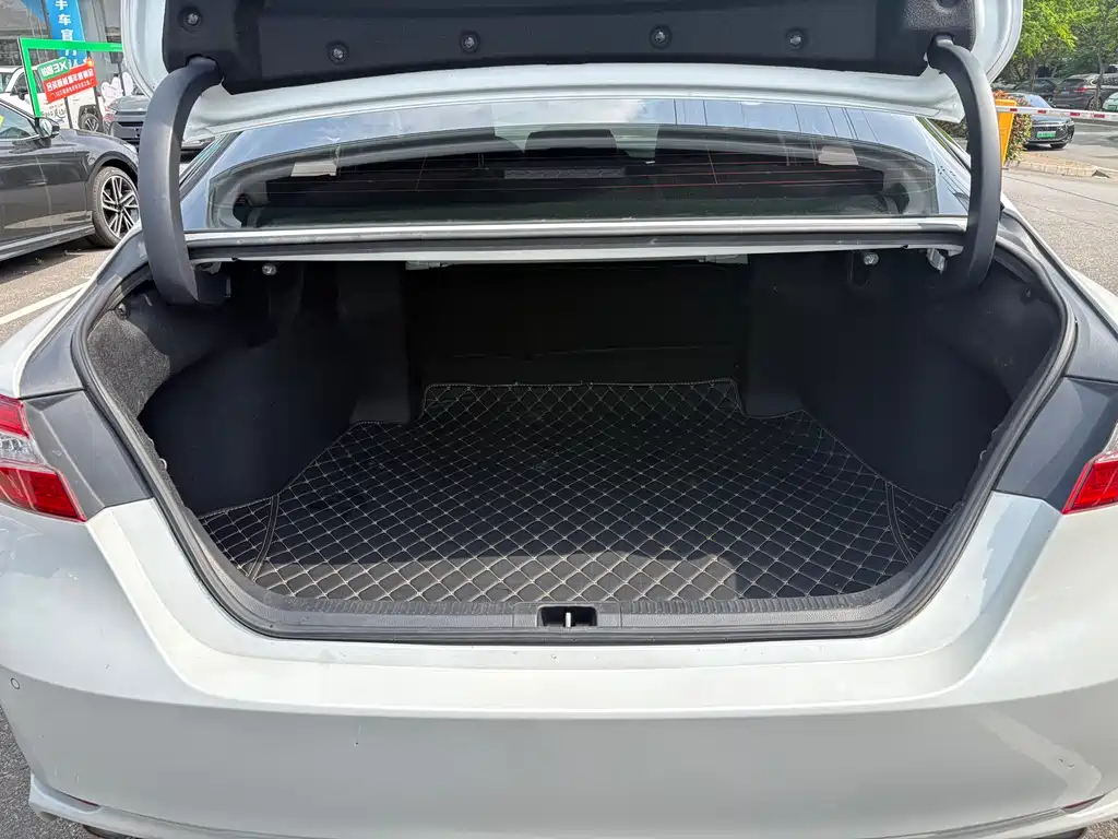 Toyota Camry 2021 — фото 13
