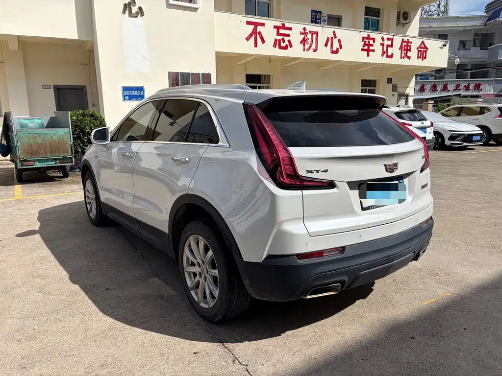 Cadillac XT4 2021 — фото 9