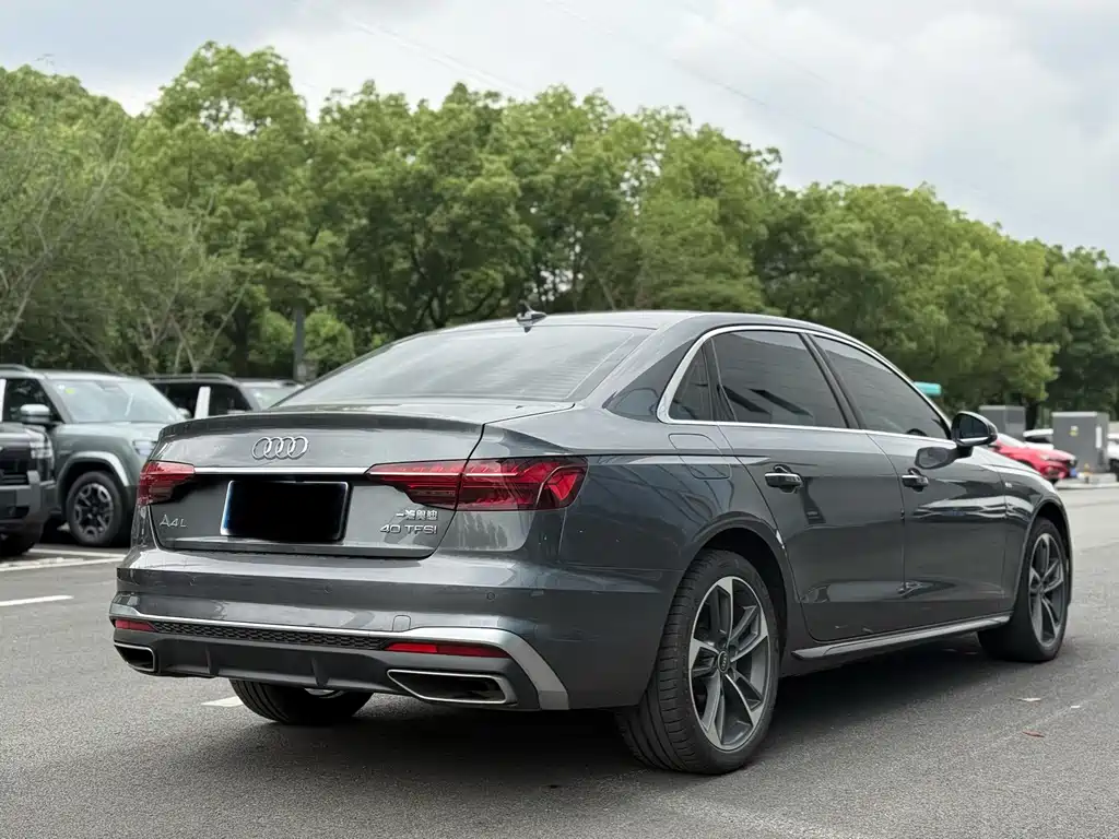 Audi A4L 2023 — фото 14