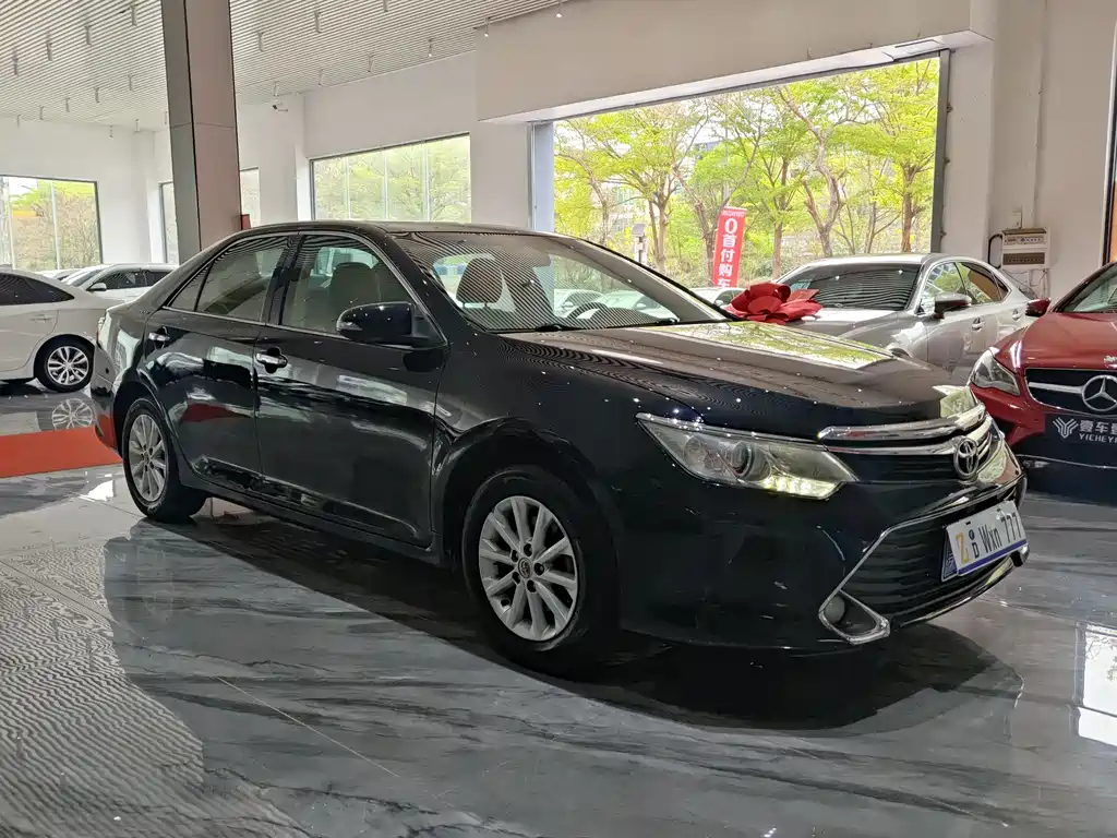 Toyota Camry 2015 — фото 4