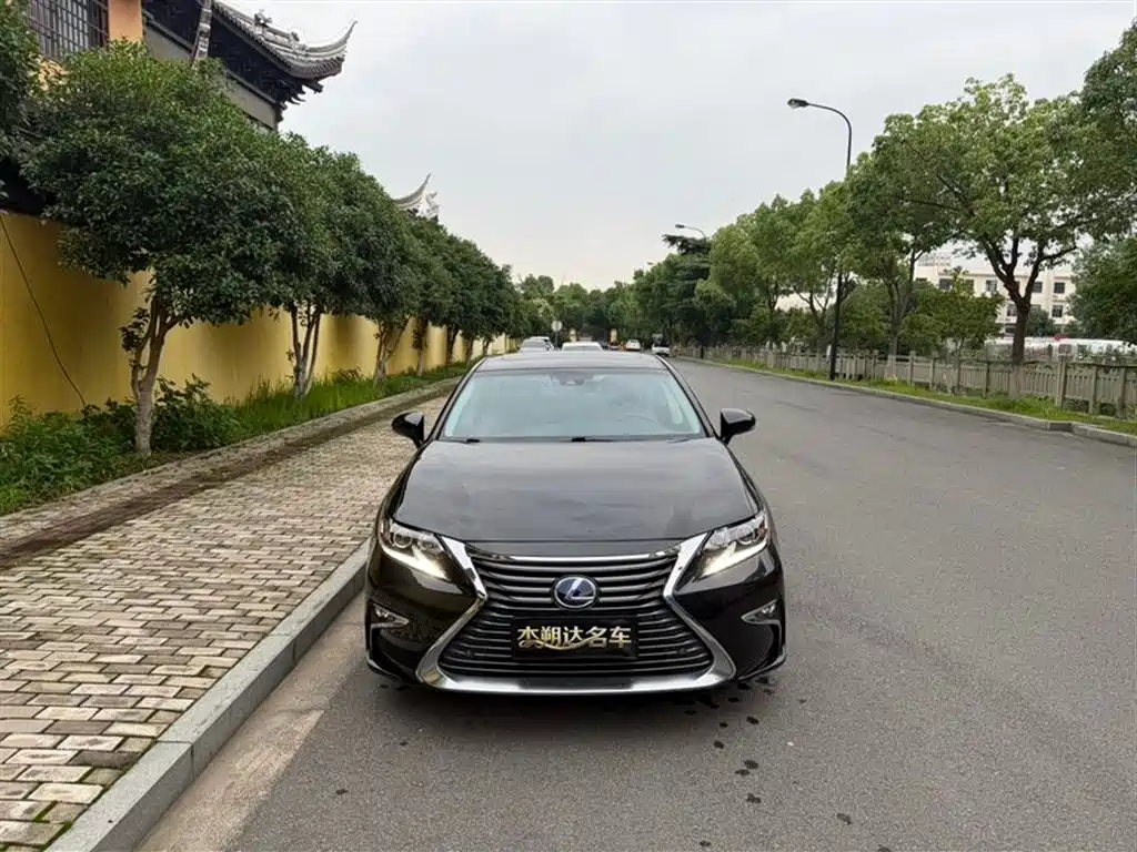 Lexus ES 2017