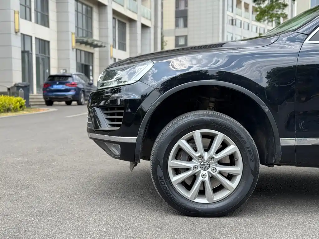 Volkswagen Touareg 2017 — фото 12