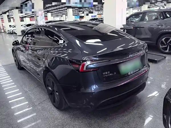 Tesla Model 3 2024