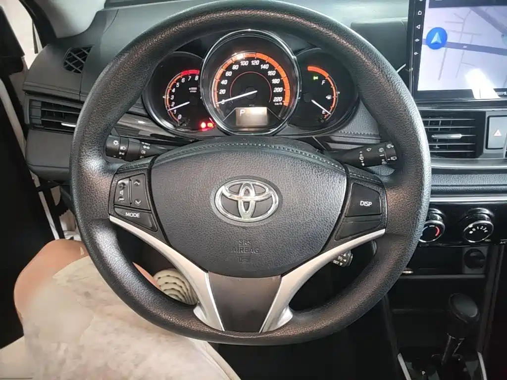 Toyota Yaris L 2022 — фото 11