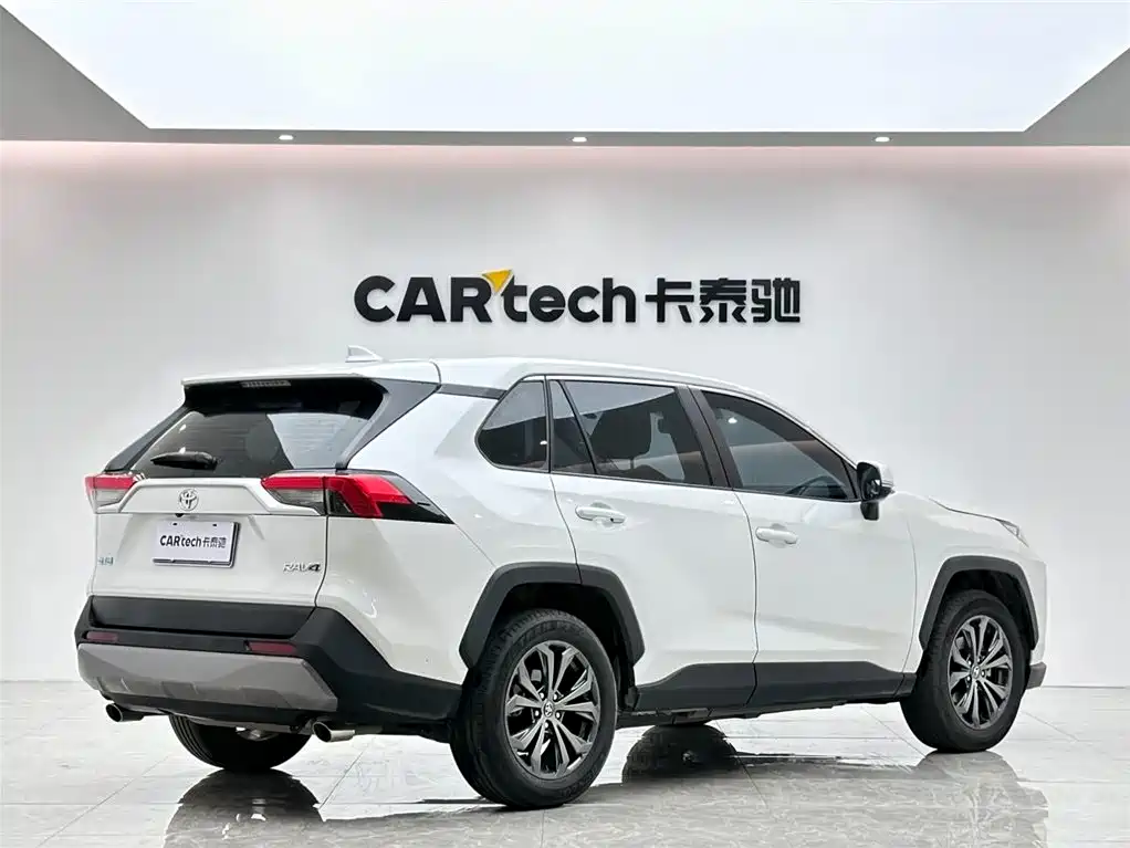 Toyota RAV4 2023 — фото 5