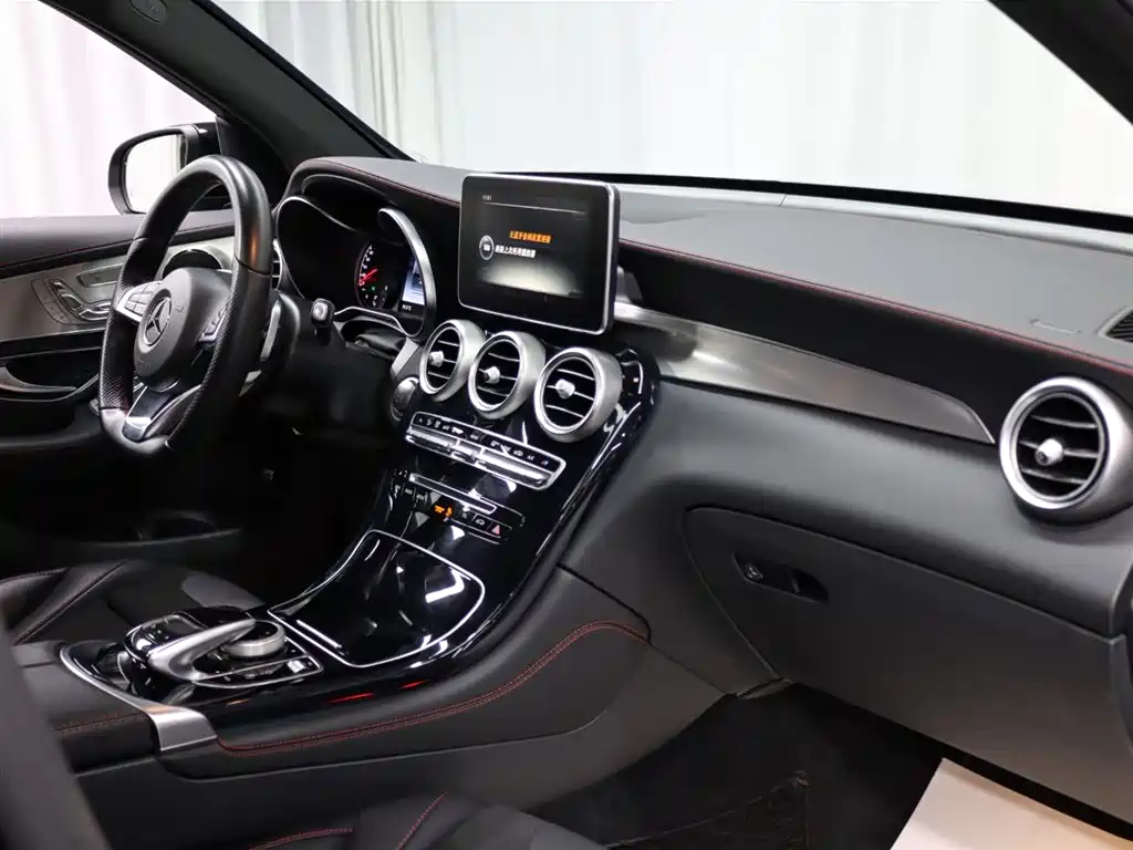 Mercedes-Benz GLC AMG 2018 — фото 18