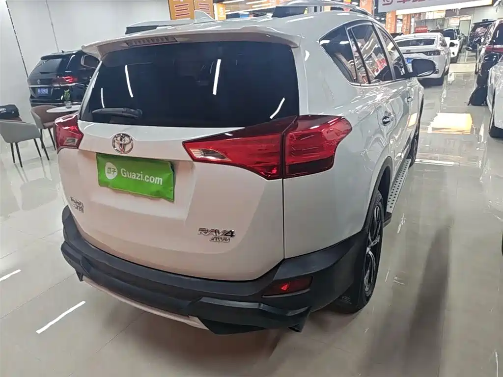 Toyota RAV4 2016 — фото 7