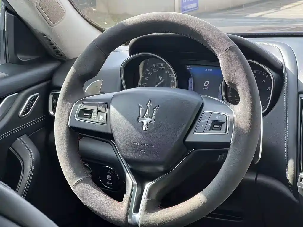 Maserati Levante 2016 — фото 8