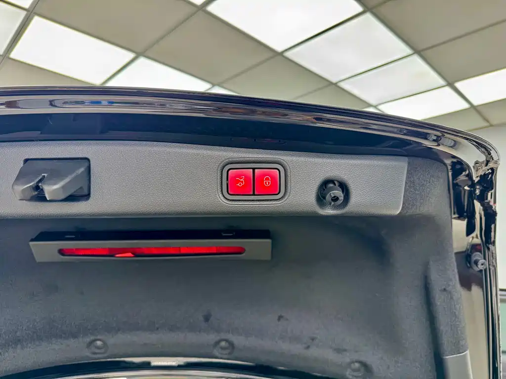 Mercedes-Benz E-Class 2022 — фото 25