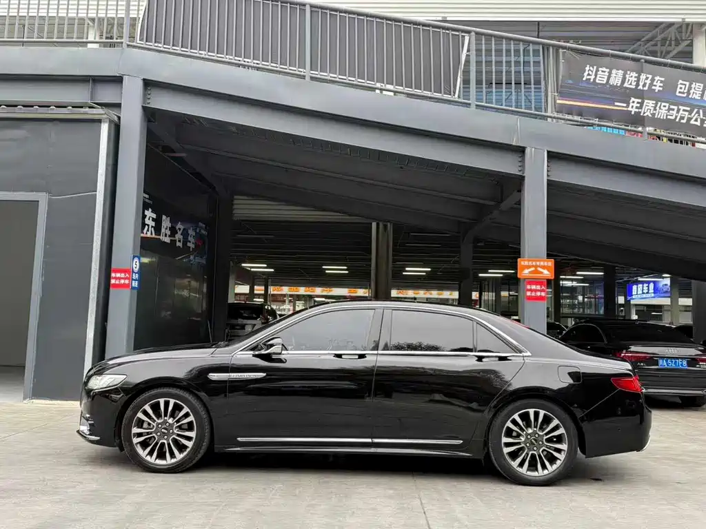 Lincoln Continental 2018 — фото 7