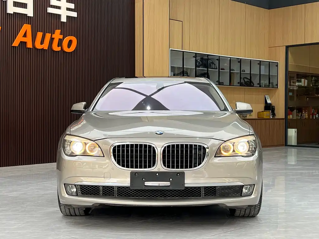 BMW 7 Series 2012 — фото 2
