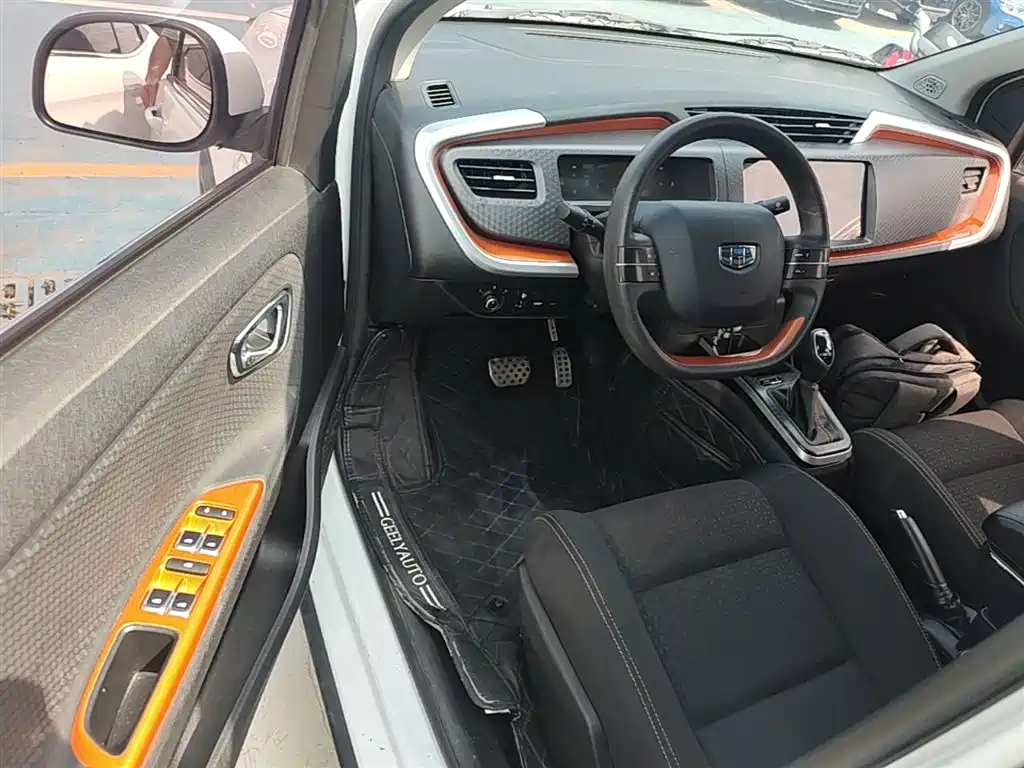 Geely Vision X1 2018 — фото 16