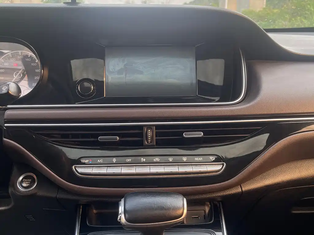 GAC Motor Trumpchi M6 2019 — фото 10