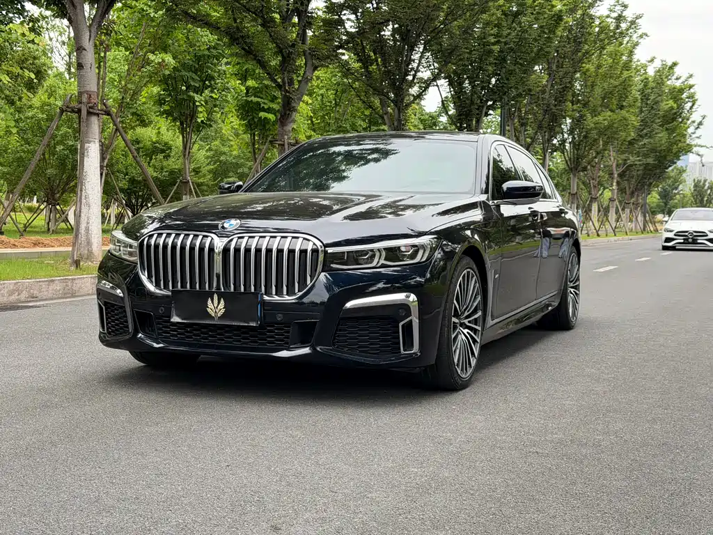 BMW 7 Series 2020 — фото 1