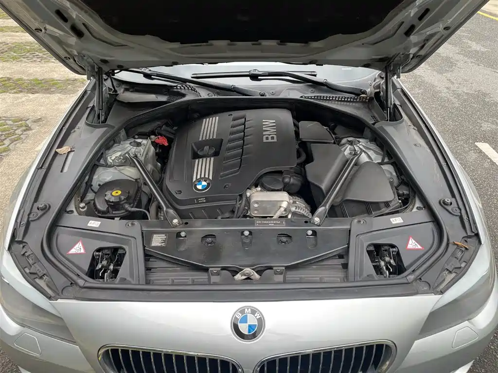 BMW 5 Series 2011 — фото 18