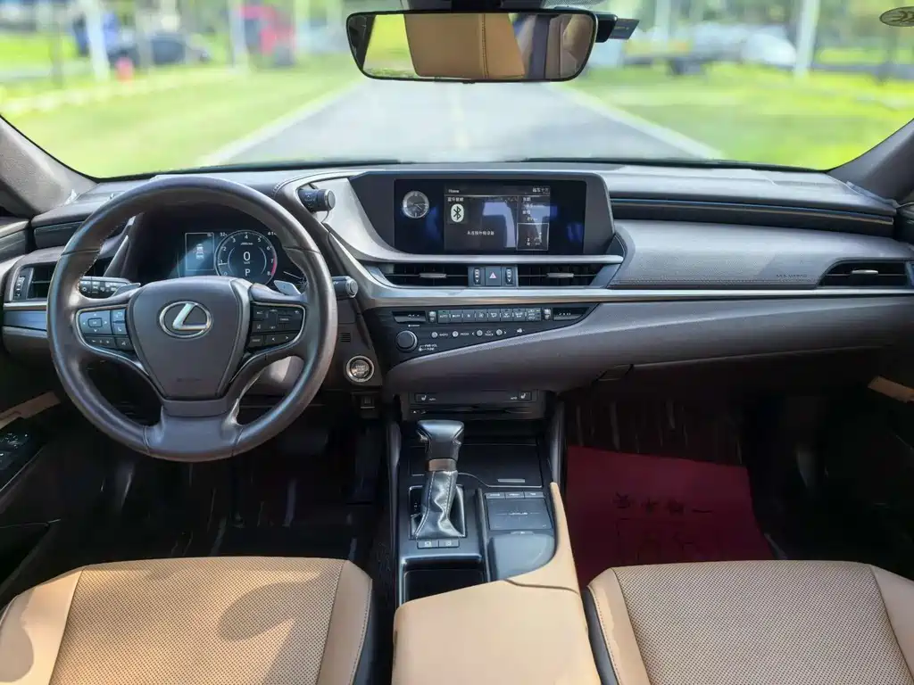 Lexus ES 2020 — фото 10