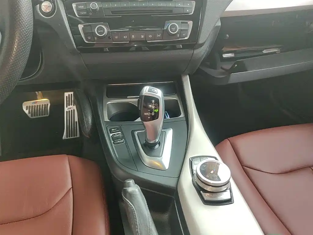 BMW 1 Series 2017 — фото 14
