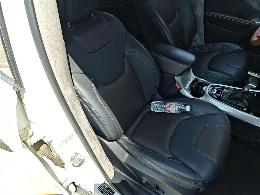 Jeep Cherokee 2016 — фото 25