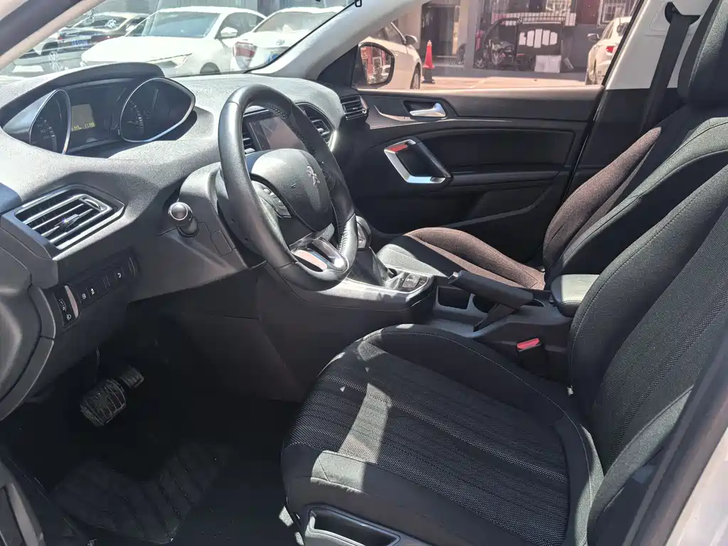 Peugeot 308S 2015 — фото 11