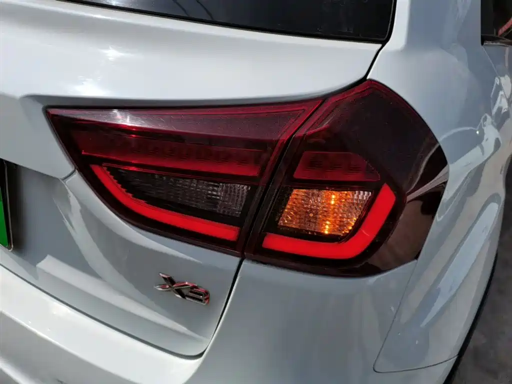 Geely Vision X3 2021 — фото 8