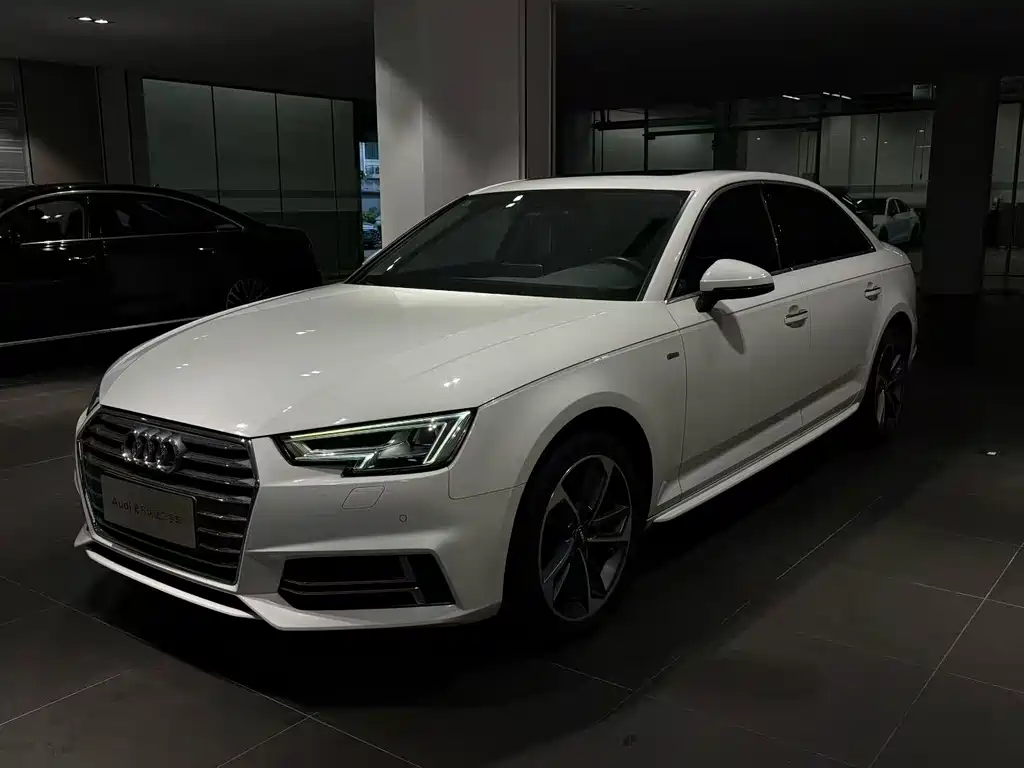 Audi A4L 2018 — фото 1