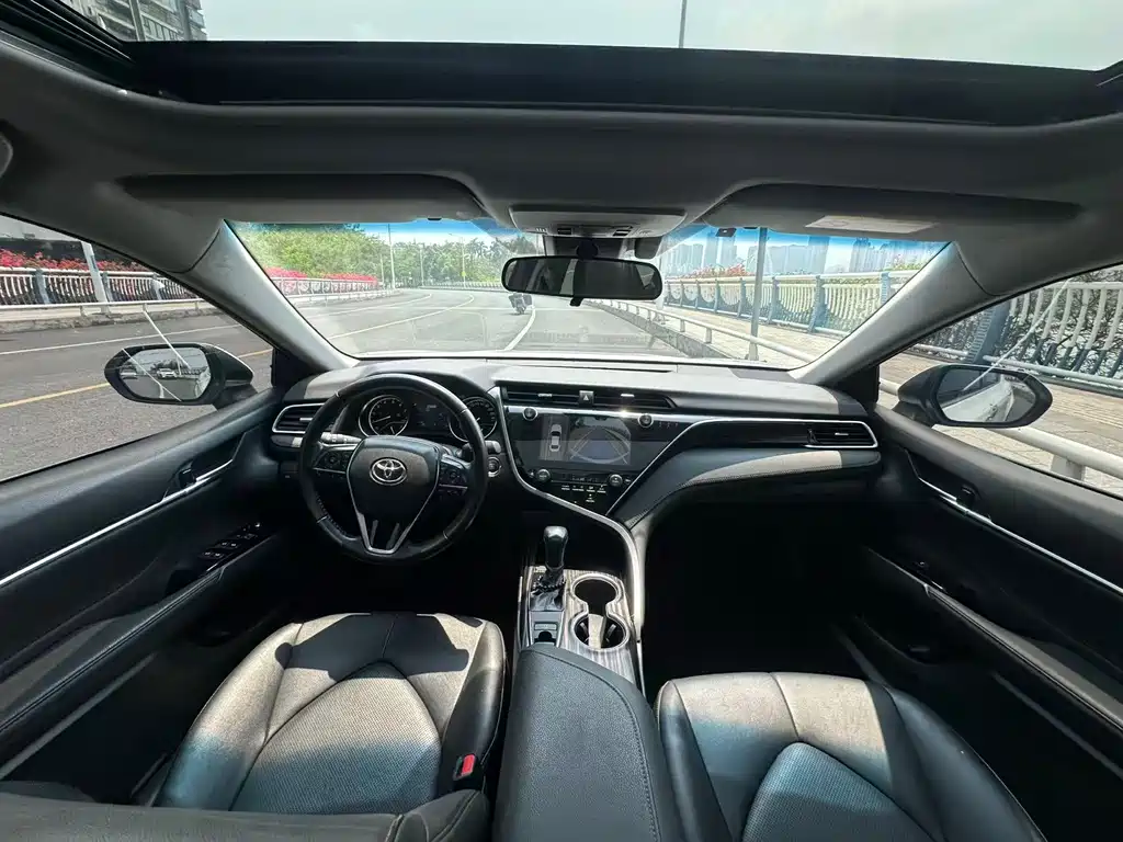 Toyota Camry 2021 — фото 10