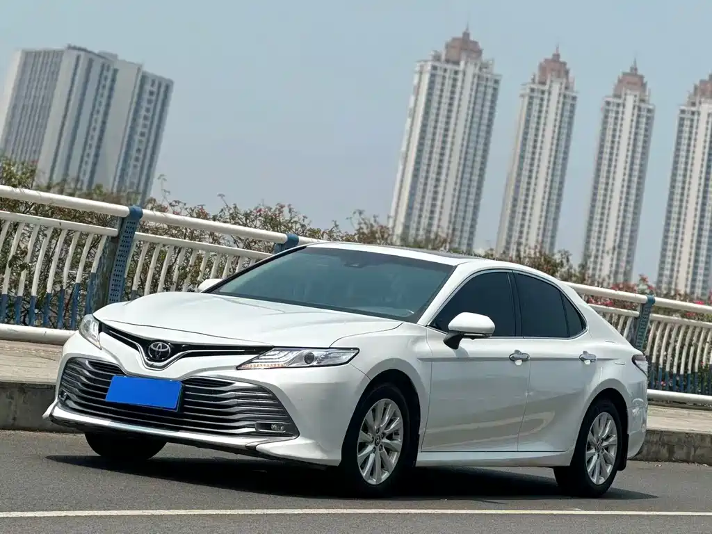 Toyota Camry 2021 — фото 1