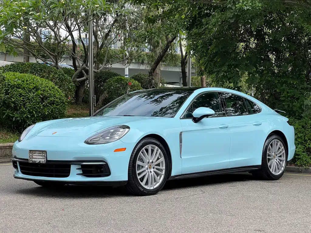 Porsche Panamera 2018 — фото 1