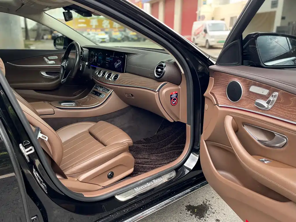 Mercedes-Benz E-Class 2022 — фото 33