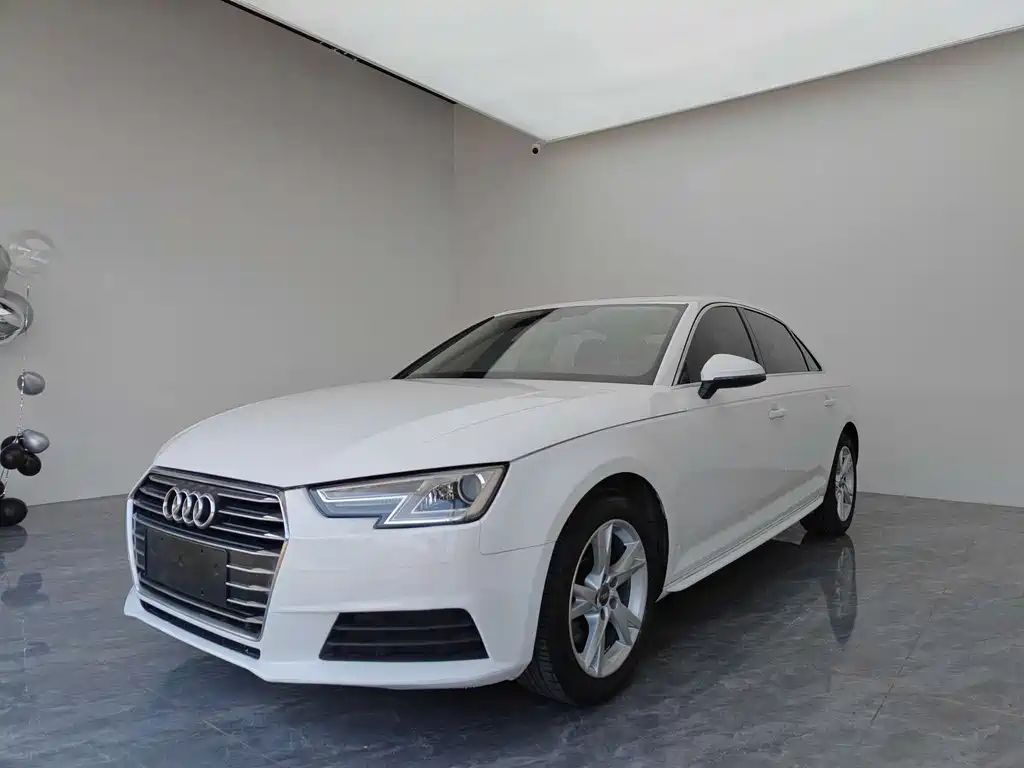 Audi A4L 2017 — фото 1