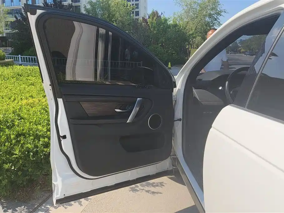Land Rover Discovery Sport 2021