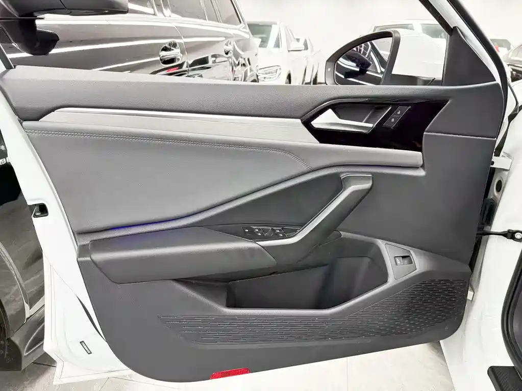 Volkswagen Sagitar 2021 — фото 15