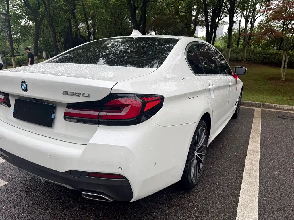 BMW 5 Series 2023 — фото 11