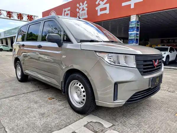 Wuling Hongguang PLUS 2022