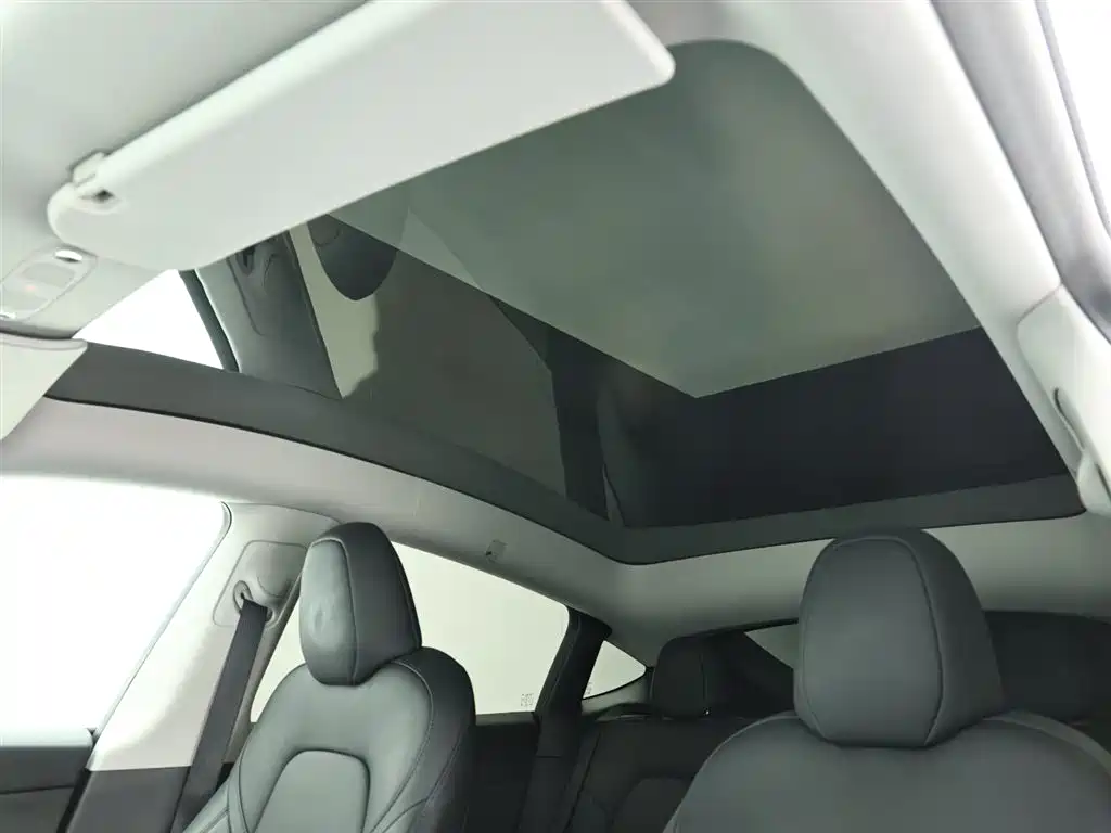 Tesla Model Y 2023 — фото 12