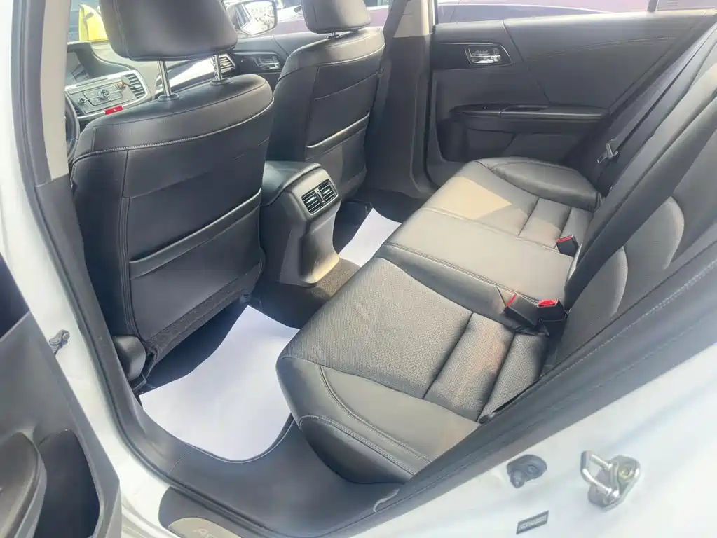 Honda Accord 2017 — фото 10