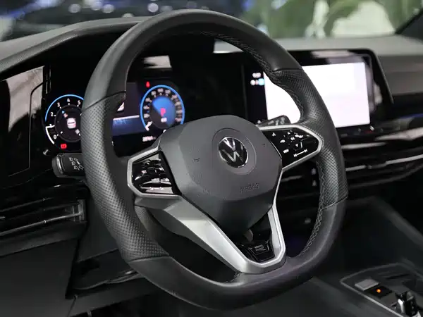 Volkswagen Golf 2023