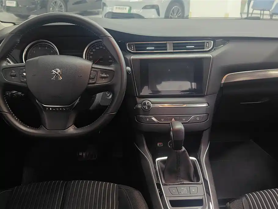 Peugeot 408 2016 — фото 12