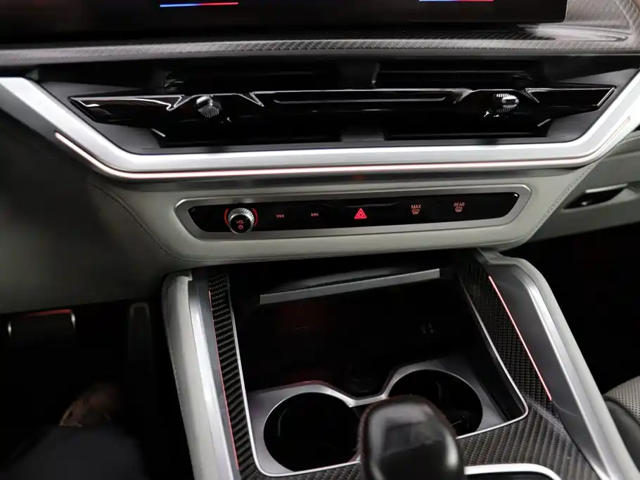 BMW XM 2023 — фото 13