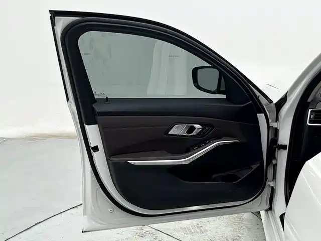 BMW 3 Series 2020 — фото 19