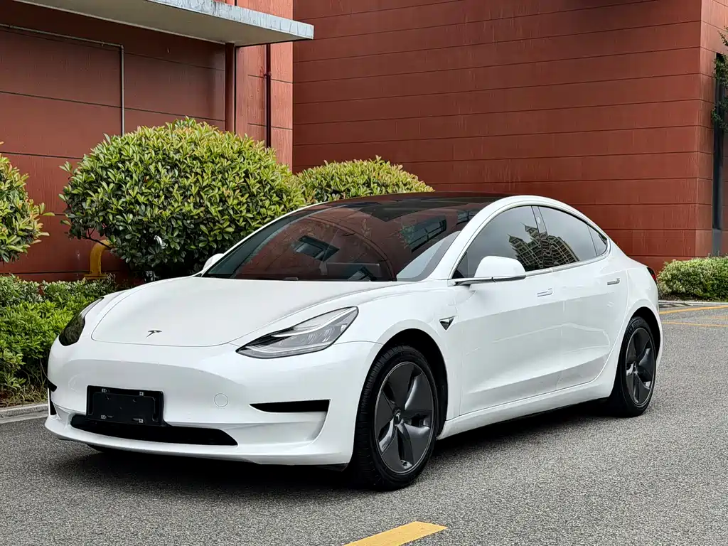 Tesla Model 3 2023 — фото 1