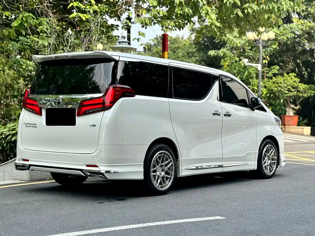 Toyota Alphard 2017 — фото 4