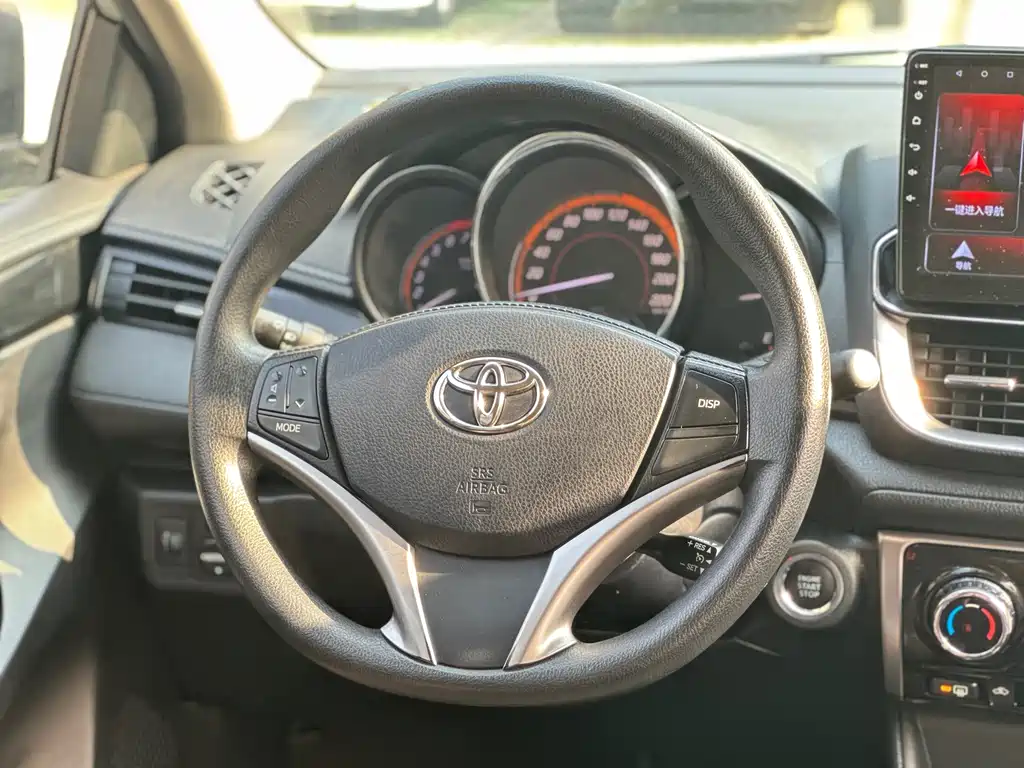 Toyota Yaris L 2022 — фото 10