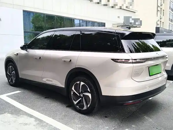 NIO ES8 2023